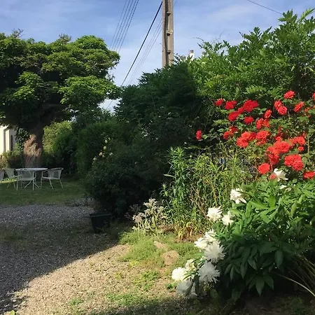 Apartment Le Coteau - Centre Ville, Jardin & Parking! *